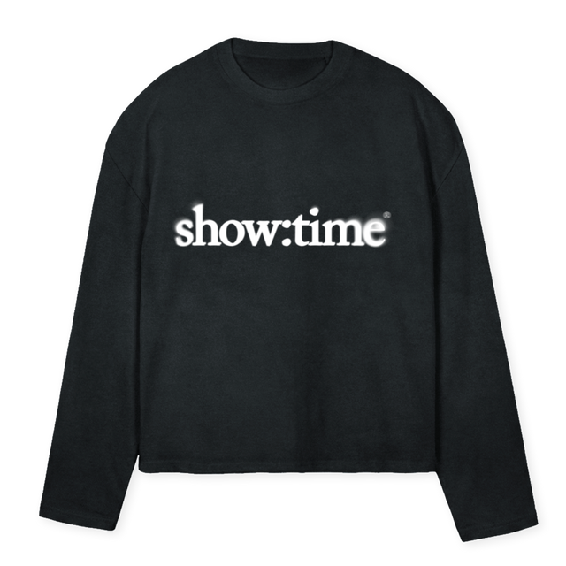 LOGOBLURWHITE_VB Vintage Black Oversized Boxy LS Tee.