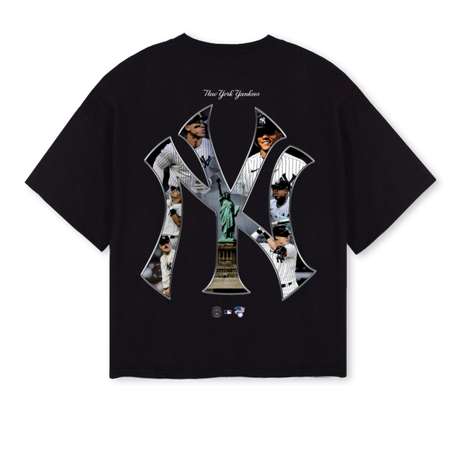YANKEES Black Oversized Boxy Tee.