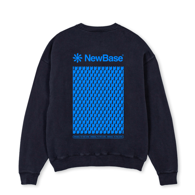 CYAN Vintage Black Oversized Crewneck Sweater.