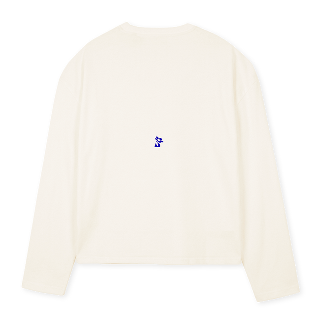 SANTATWOLONGLESEEVE_BLUE Vintage White Oversized Boxy LS Tee.
