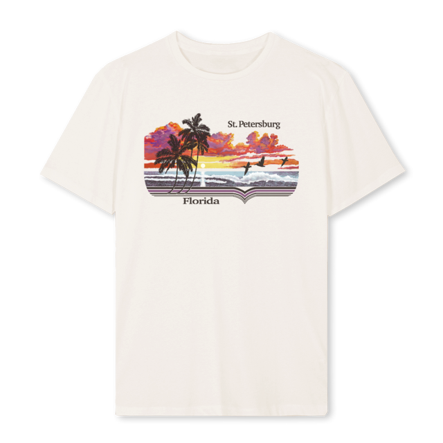 LGSUNSETSTPETE Vintage White Regular Tee.