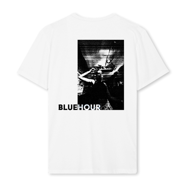 RAVEGIRLWHITE White Regular Tee.